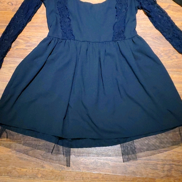 Gothic Style Black Collared Dress - Picture 3 of 3